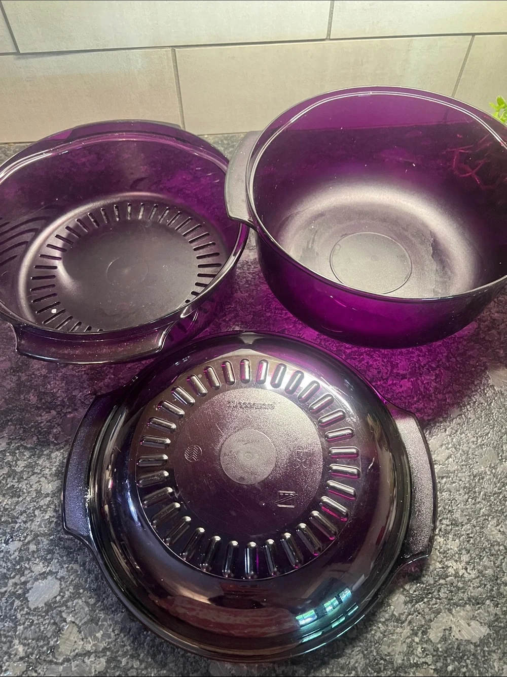 Tupperware Microwave Purple Covered Steamer Bowl. Exc condition.